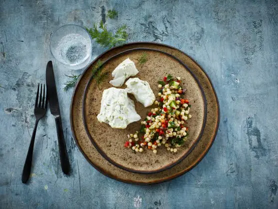 Torsk med persisk inspireret yoghurt topping
