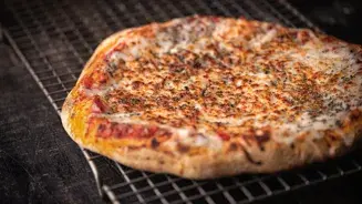 https://cdb.arla.com/api/assets/arla-pro-dk/c891d10c-13a7-4304-a5ea-3fe8e5b0af1a/arla-pro-pizza-topping-margherita-pizza.jpg